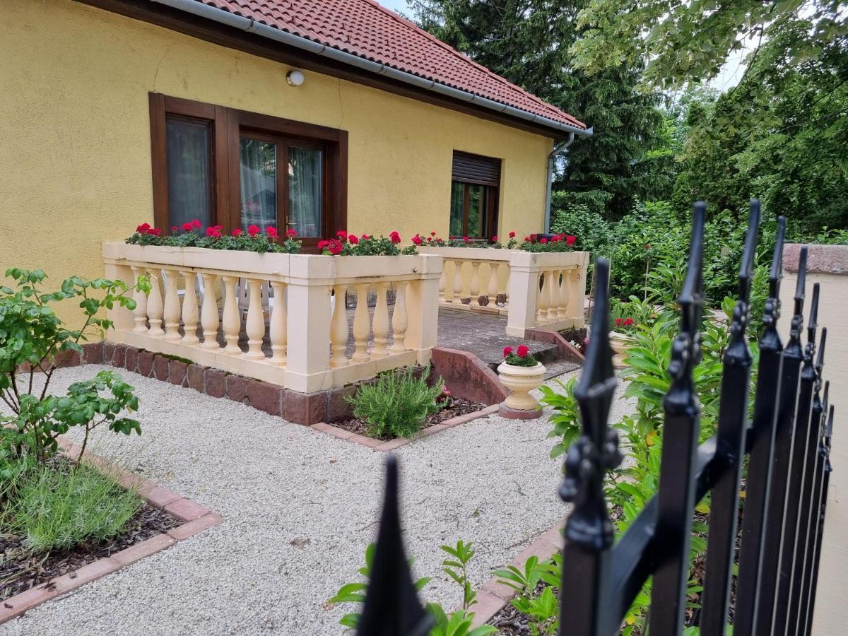 Muskatlis Haz Lejlighed Balatonlelle Eksteriør billede